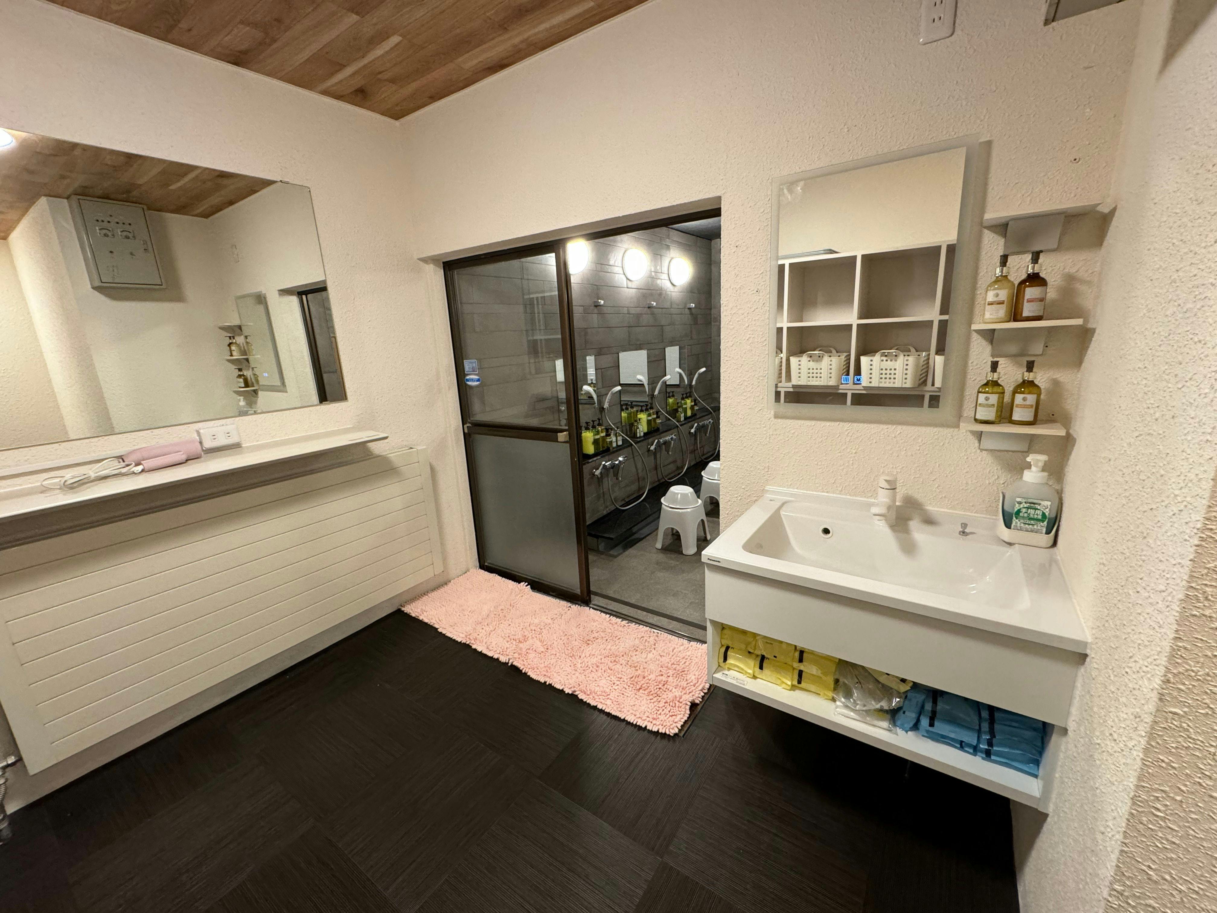 ห้องอาบน้ำสาธารณะขนาดใหญ่ (ปรับปรุงใหม่ ธันวาคม 2023)