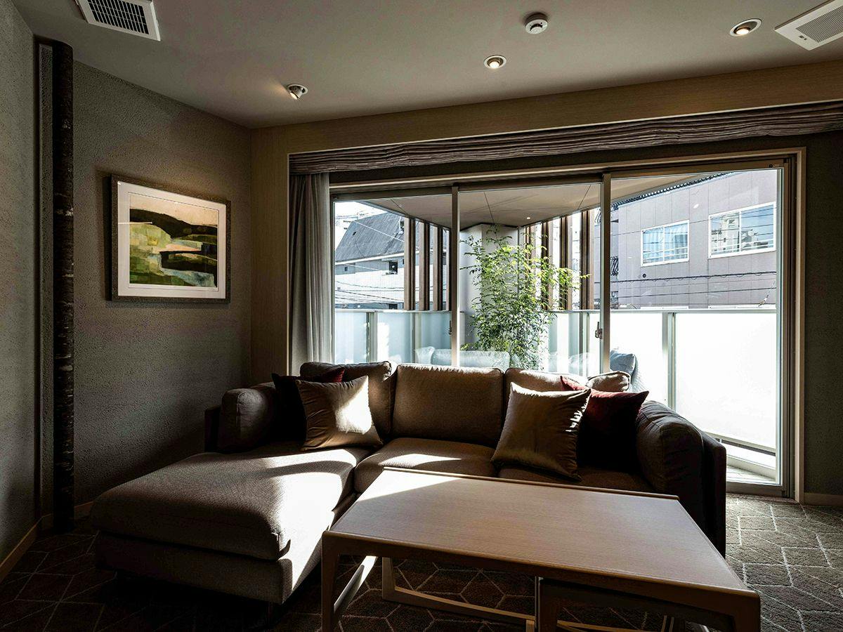 Y-HOTEL