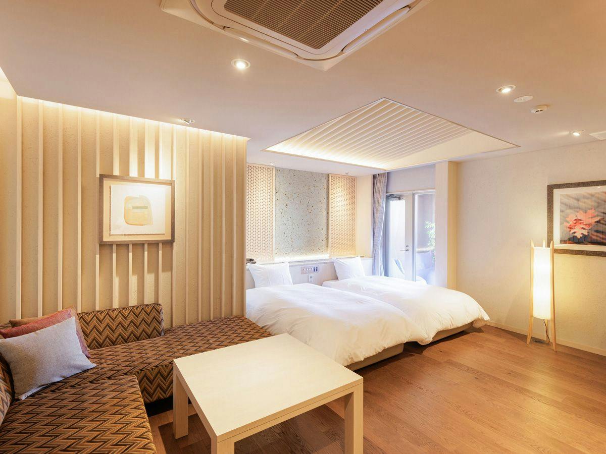 Y-HOTEL