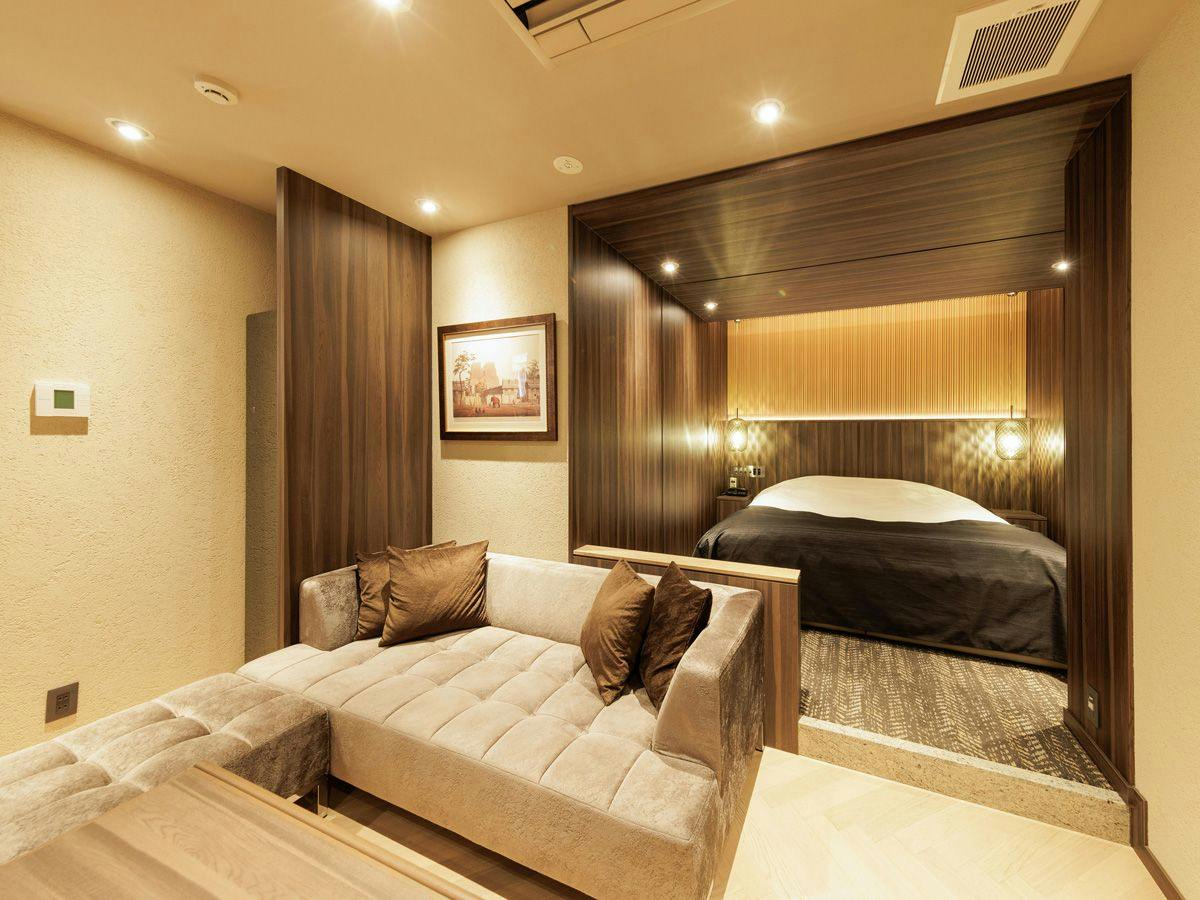 Y-HOTEL