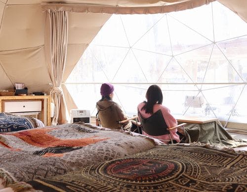 ドームテント内