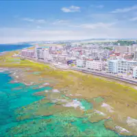 Hotel tepi laut Okinawa. Pengambilan gambar udara