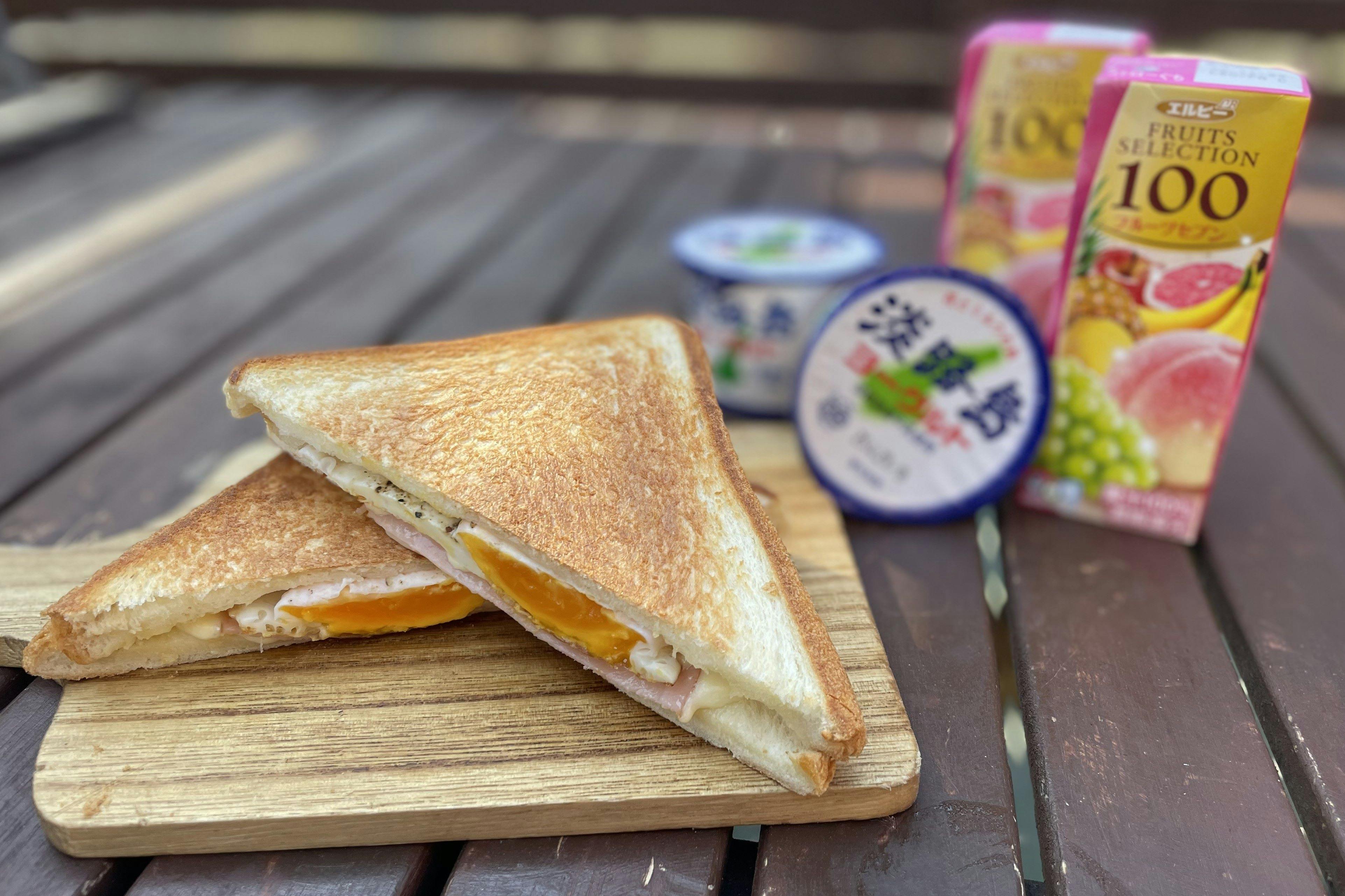 แซนด์วิชร้อนสำหรับอาหารเช้า