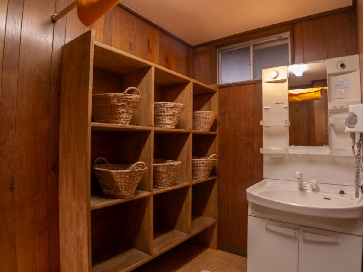 *ห้องอาบน้ำชาย: ห้องเปลี่ยนเสื้อผ้า