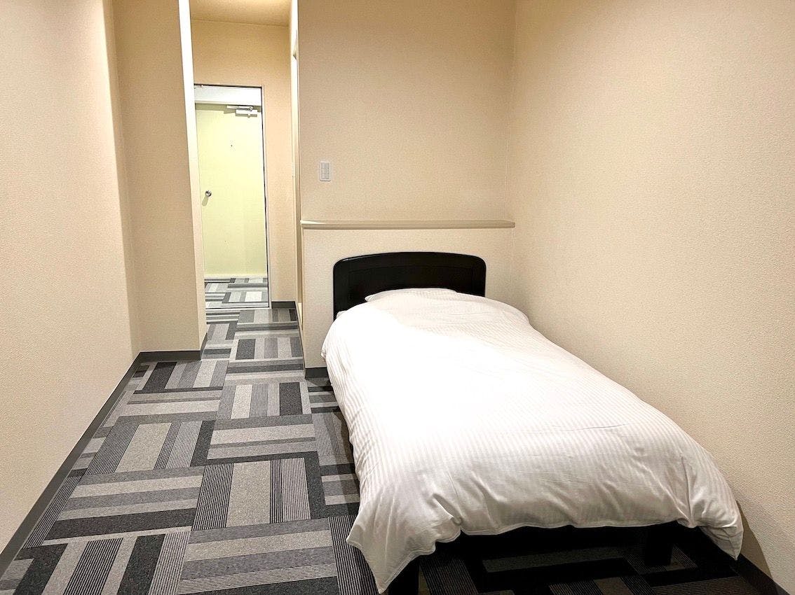 Tempat tidur tunggal