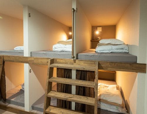 ２０２３年誕生、キャビン型ドミトリー