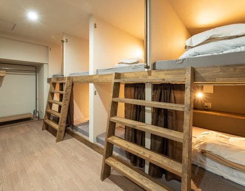 ２０２３年誕生、キャビン型ドミトリー