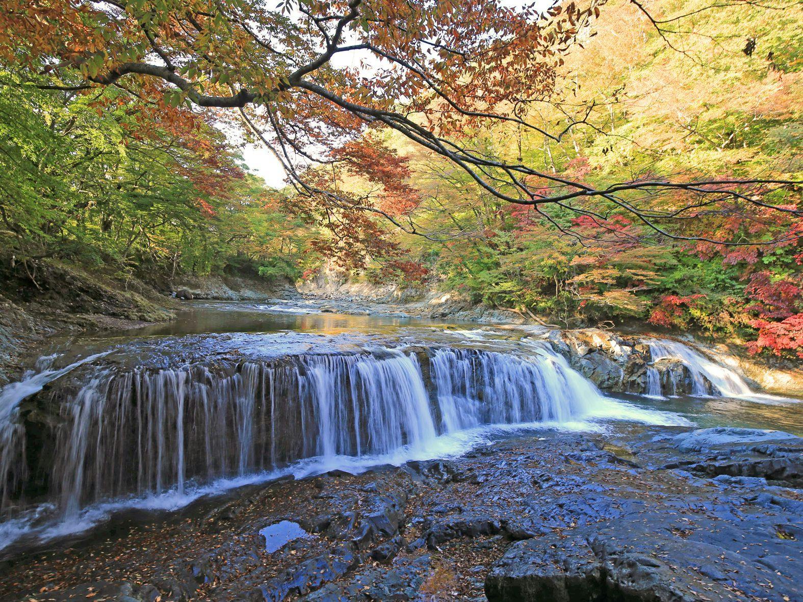 หุบเขาอาซานุโนะ (35 นาทีโดยรถยนต์)