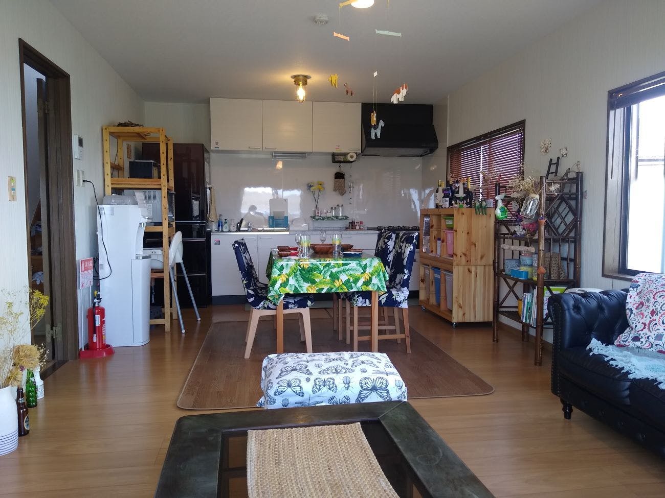 Ruang tamu yang luas untuk dinikmati bersama rakan dan keluarga.