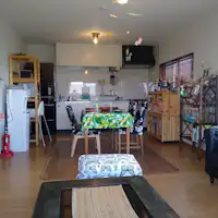 Ruang tamu yang luas untuk dinikmati bersama rakan dan keluarga.