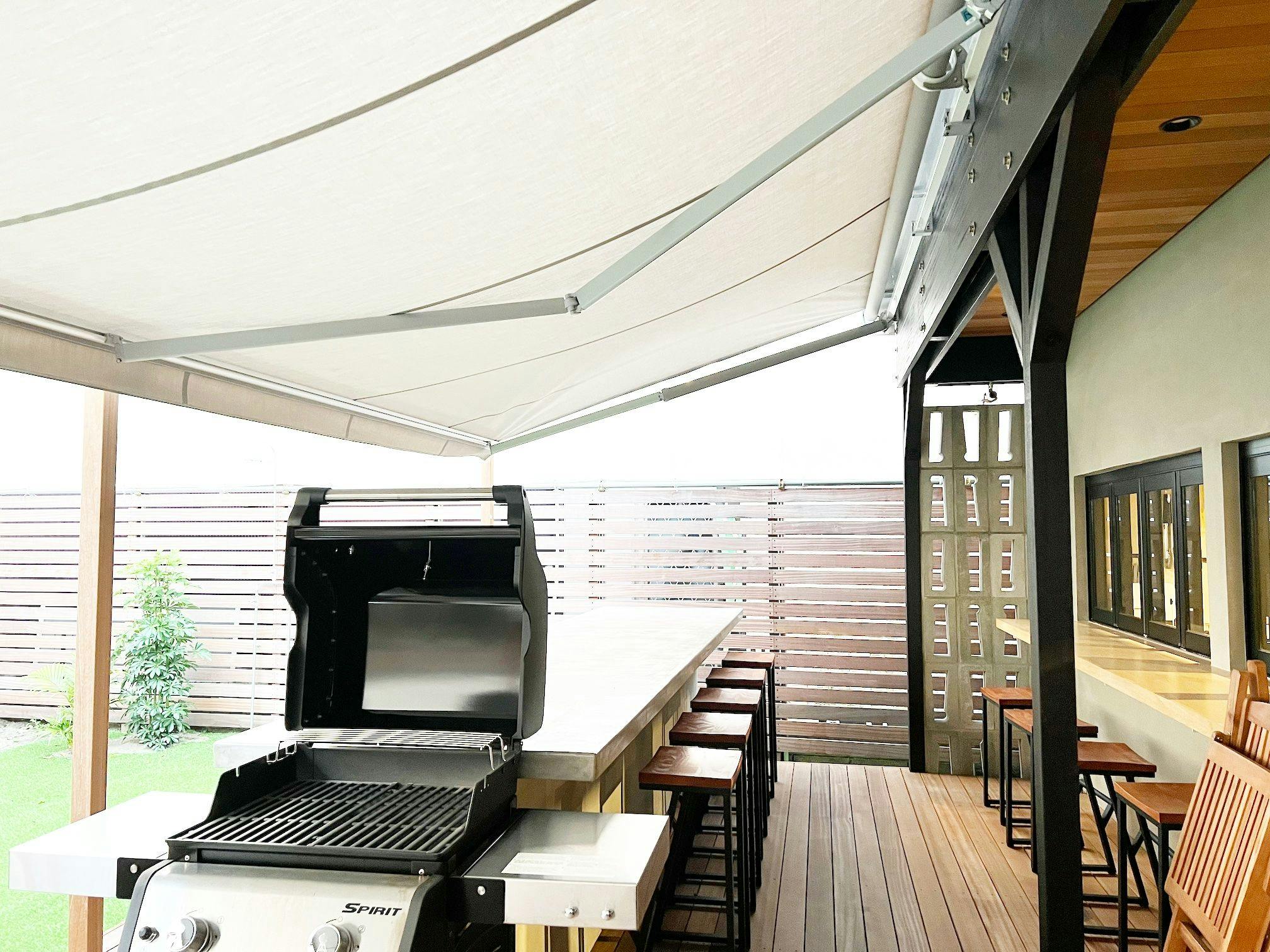 테라스 존에 있는 다이닝과 BBQ 그릴