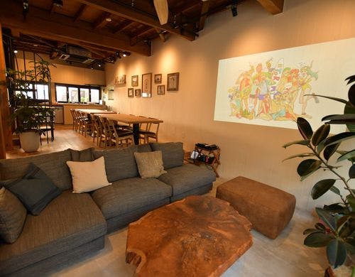 土足のままご利用頂くリビングとなります