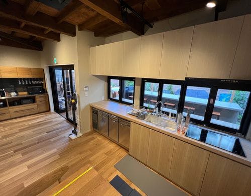 キッチンエリアも広々としております