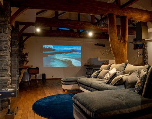 リビングにはプロジェクターがあります。