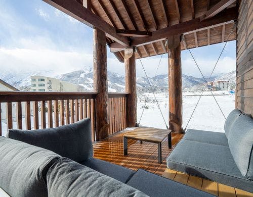 広々としたオープンデッキがあります。