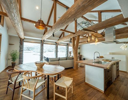 北アルプスが一望できるリビングルーム