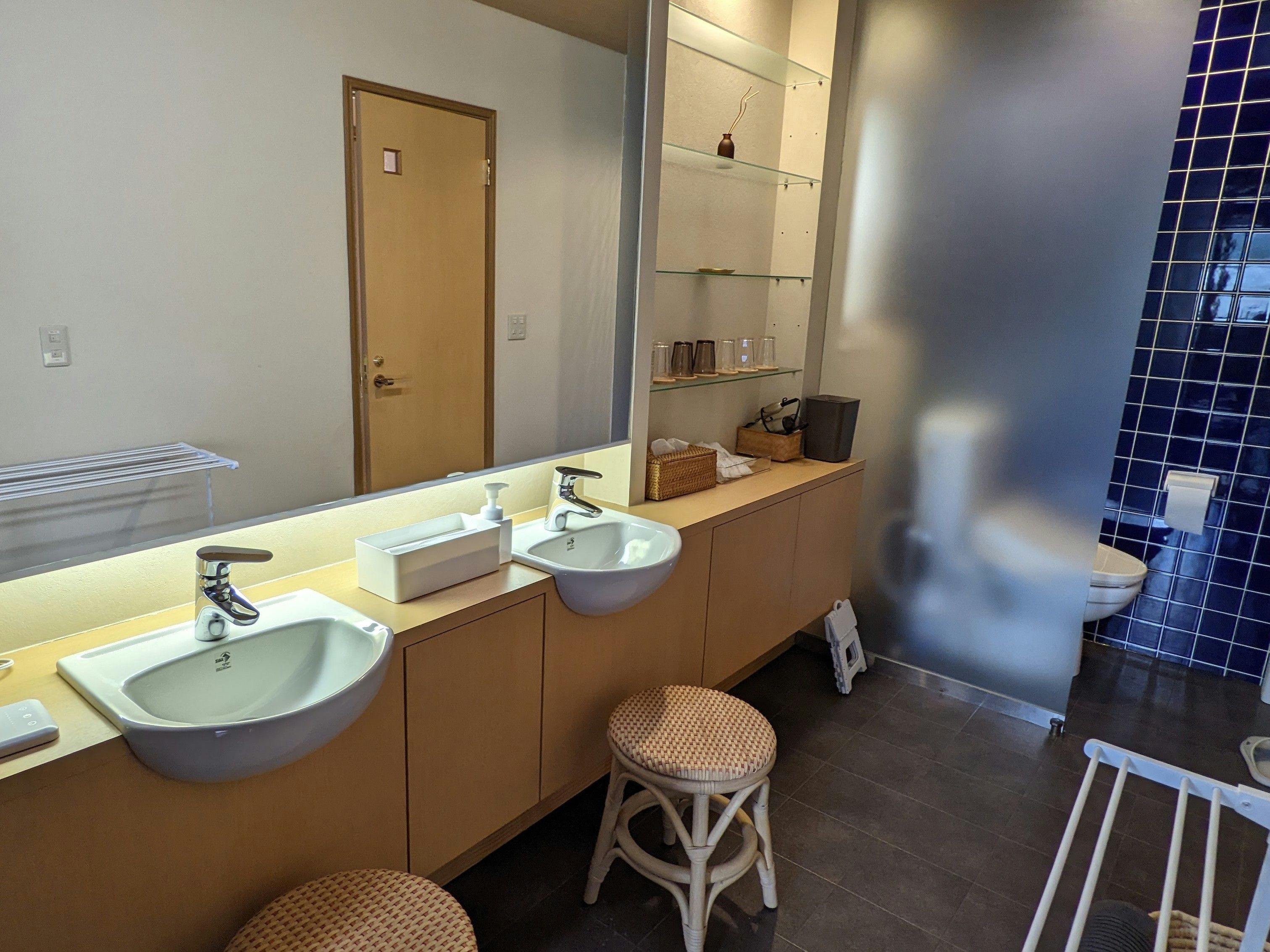 ห้องล้างหน้าและห้องน้ำชั้น 1