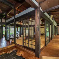 มองจากทางเข้าถึงห้องพัก