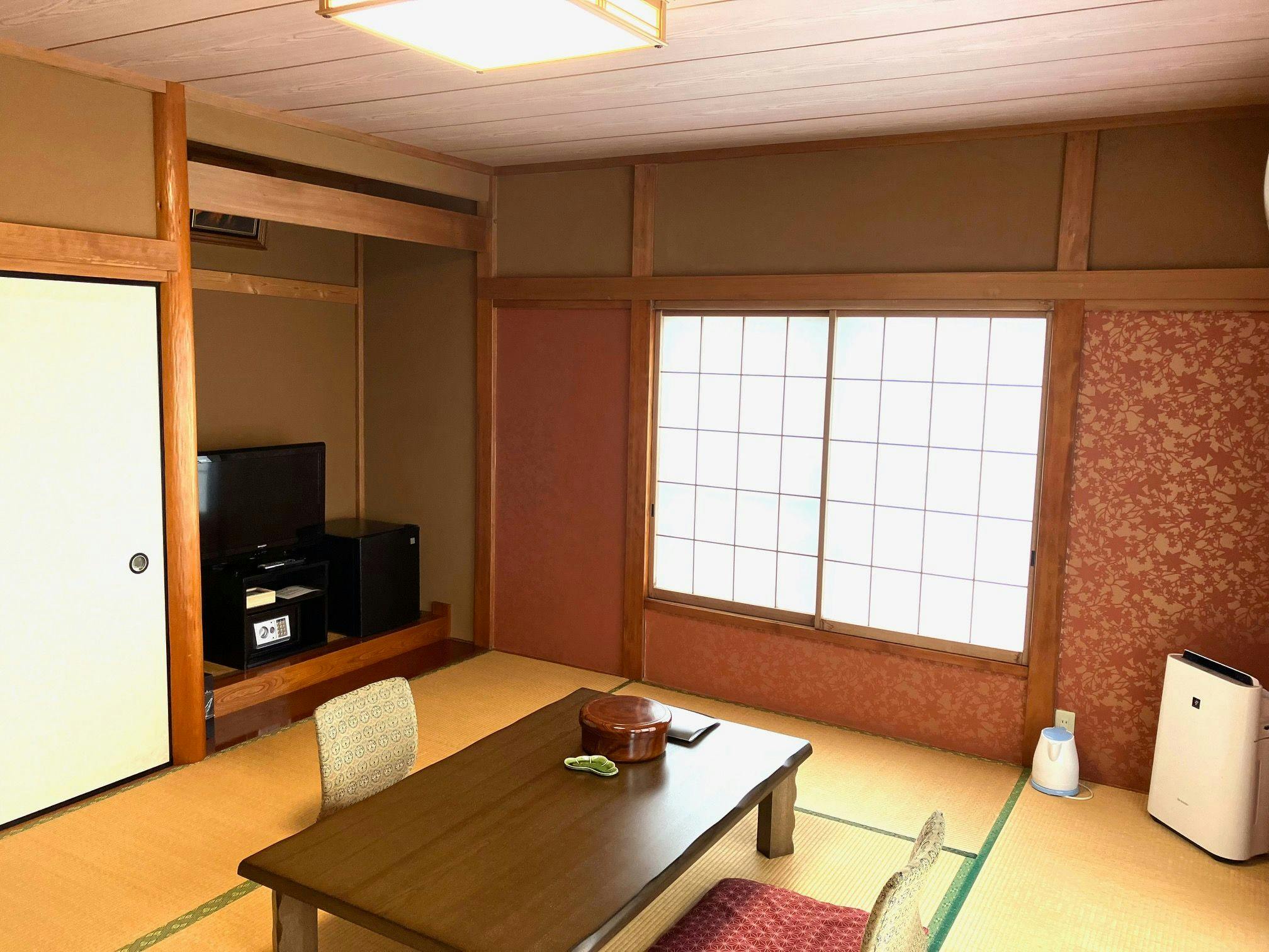 Lantai 2: Kamar Momiji (kamar bergaya Jepang, 10 tatami)