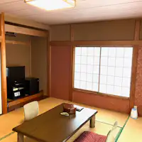 Lantai 2: Kamar Momiji (kamar bergaya Jepang, 10 tatami)