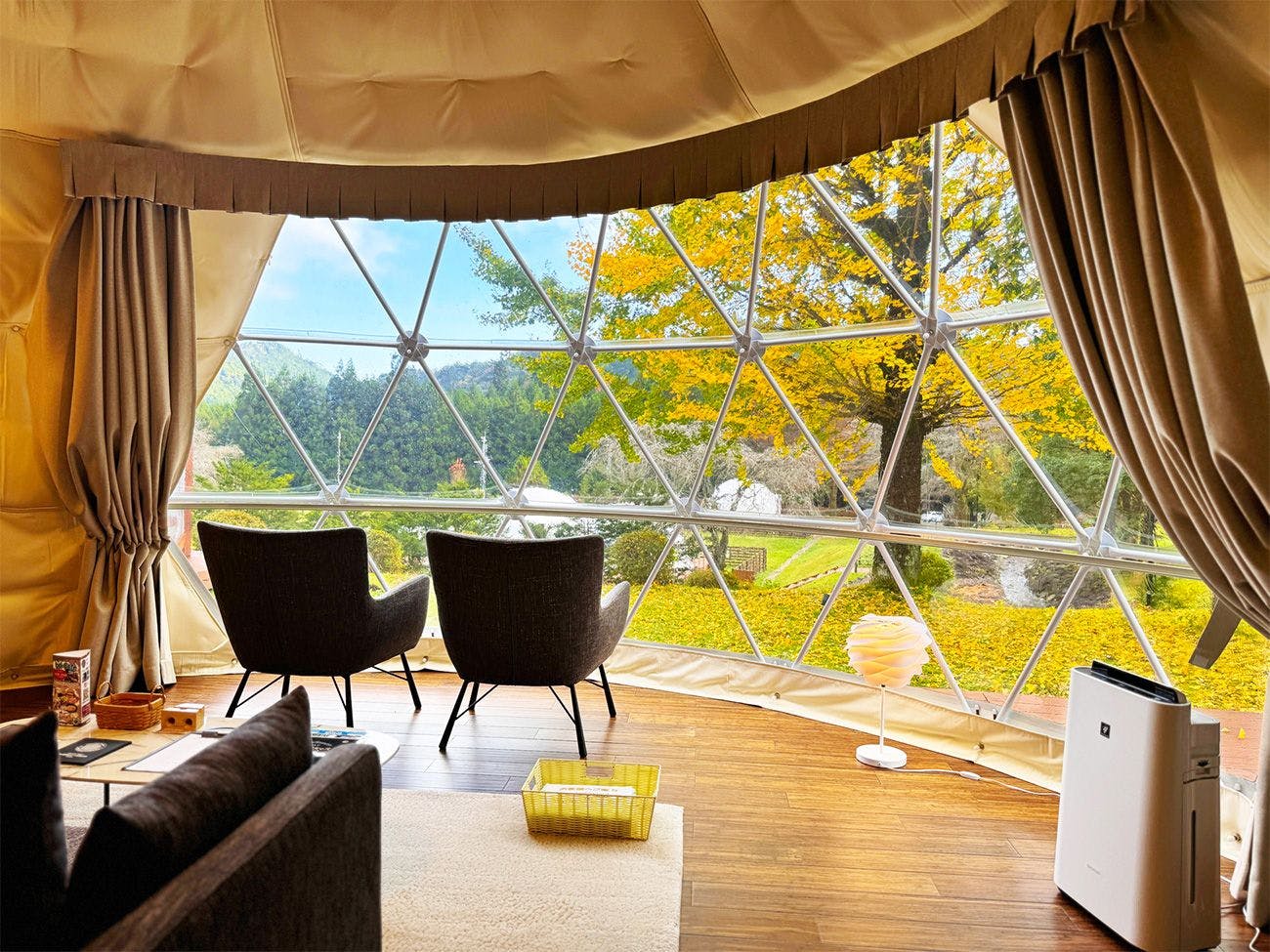 แคมป์ปิ้งหรูชมใบไม้เปลี่ยนสีในฤดูใบไม้ร่วงที่นิกโก้