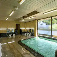 Bersantai di Mata air panas semula jadi