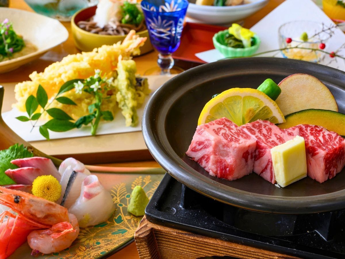 Sashimi perahu dan daging lembu atas pinggan seramik! Peningkatan <Aoi>