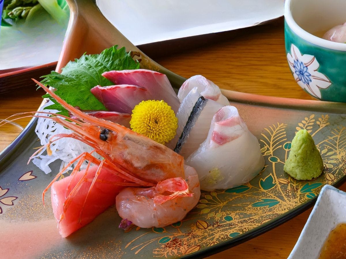 Nikmati makanan laut yang lazat di Fukui.