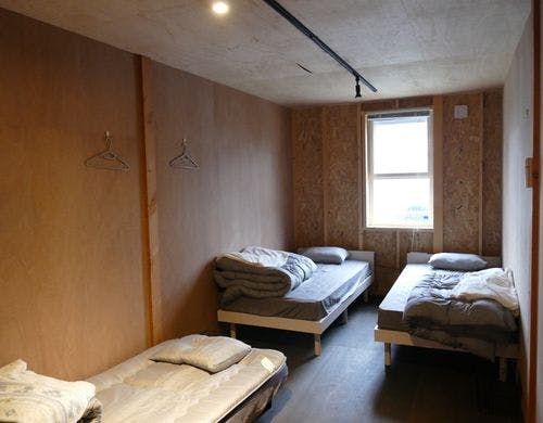 ツイン＋エキストラベットで3名まで対応。