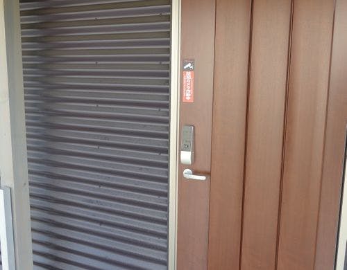 2Fゲストハウスはナンバー式ドアです。