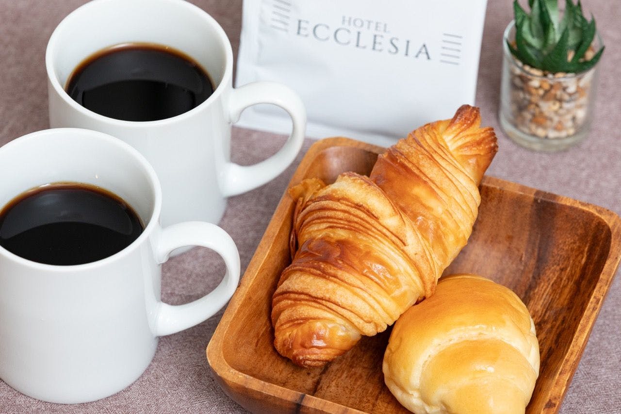 以精选食材制作的面包与咖啡、果汁