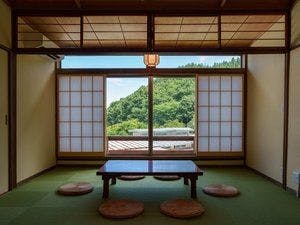 ห้องนั่งเล่นสามารถวางโซฟาเตี้ยได้