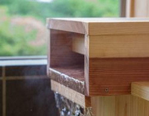 半露天風呂湯口