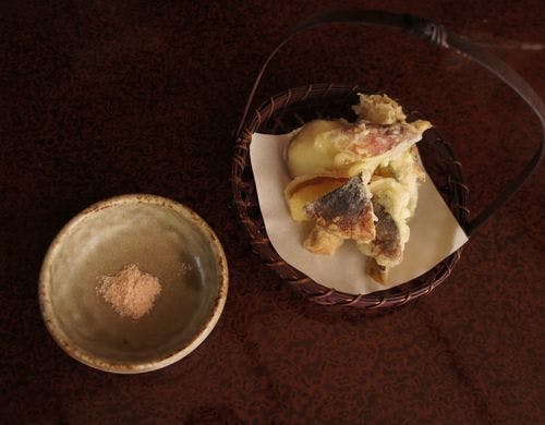 松茸の天ぷら　地物野菜の天ぷらを添えて