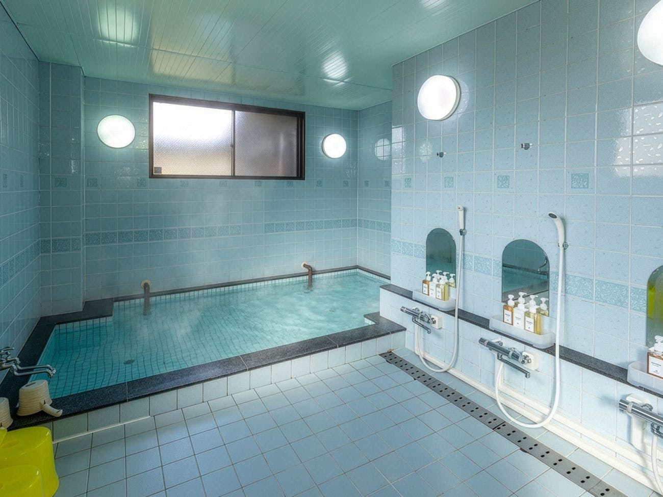 ห้องอาบน้ำรวมขนาดใหญ่