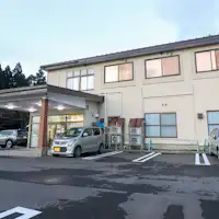 # ภายนอก: มีที่จอดรถกว้างขวาง.