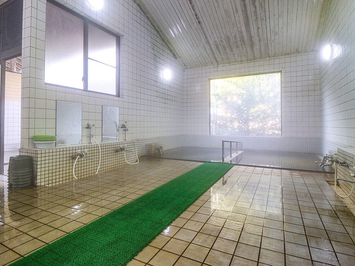 # ห้องอาบน้ำชาย น้ำพุร้อน ภาพ