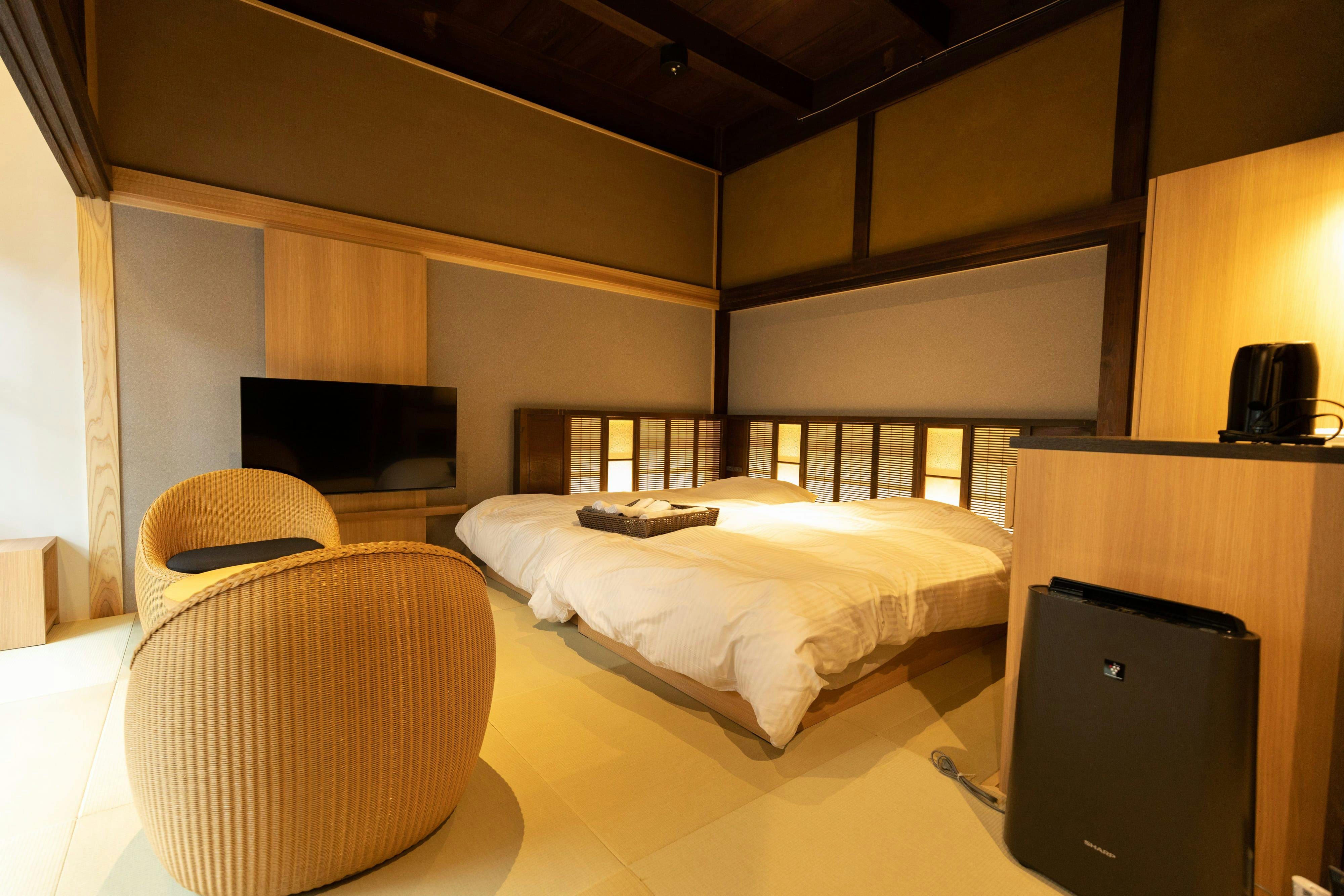 Classic & Modern SELF-STYLED HOTEL Banba Oosone