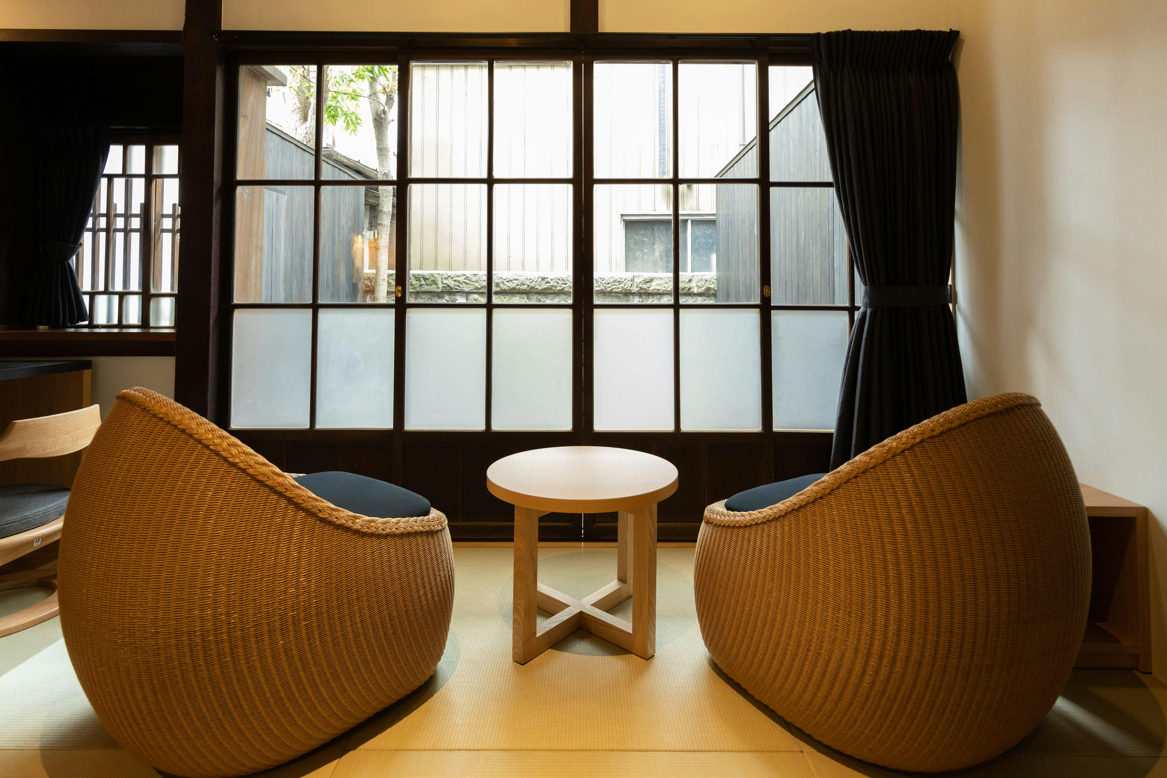 Classic & Modern SELF-STYLED HOTEL Banba Oosone