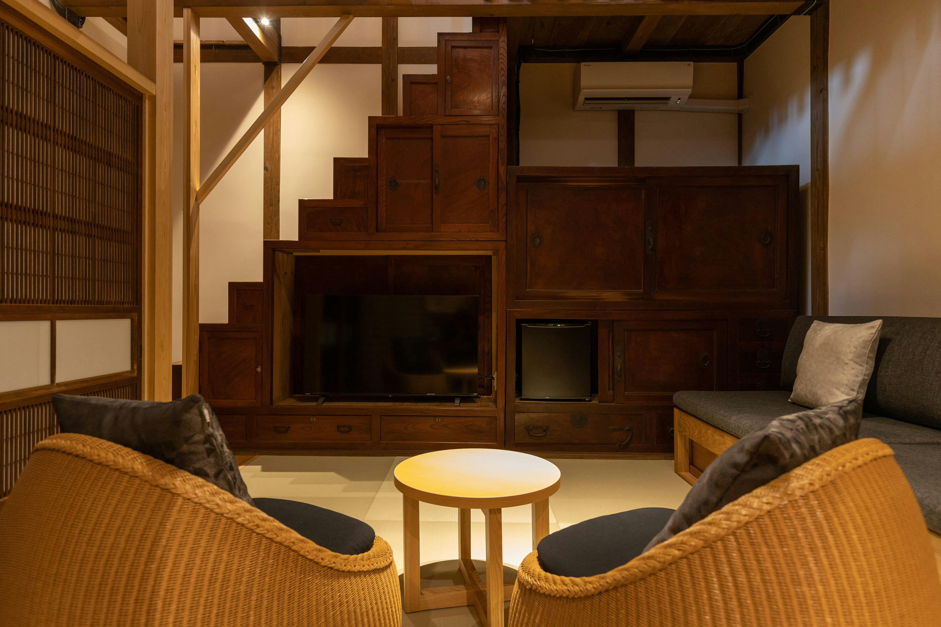 Classic & Modern SELF-STYLED HOTEL Banba Oosone