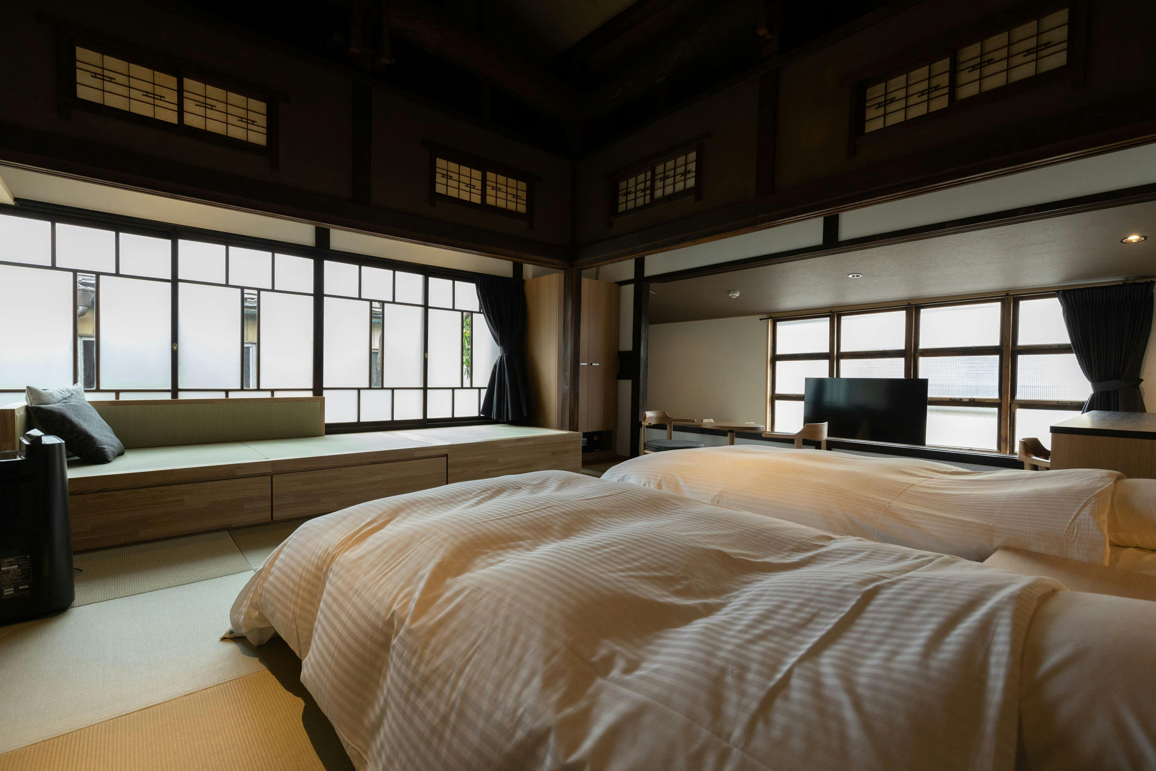 Classic & Modern SELF-STYLED HOTEL Banba Oosone