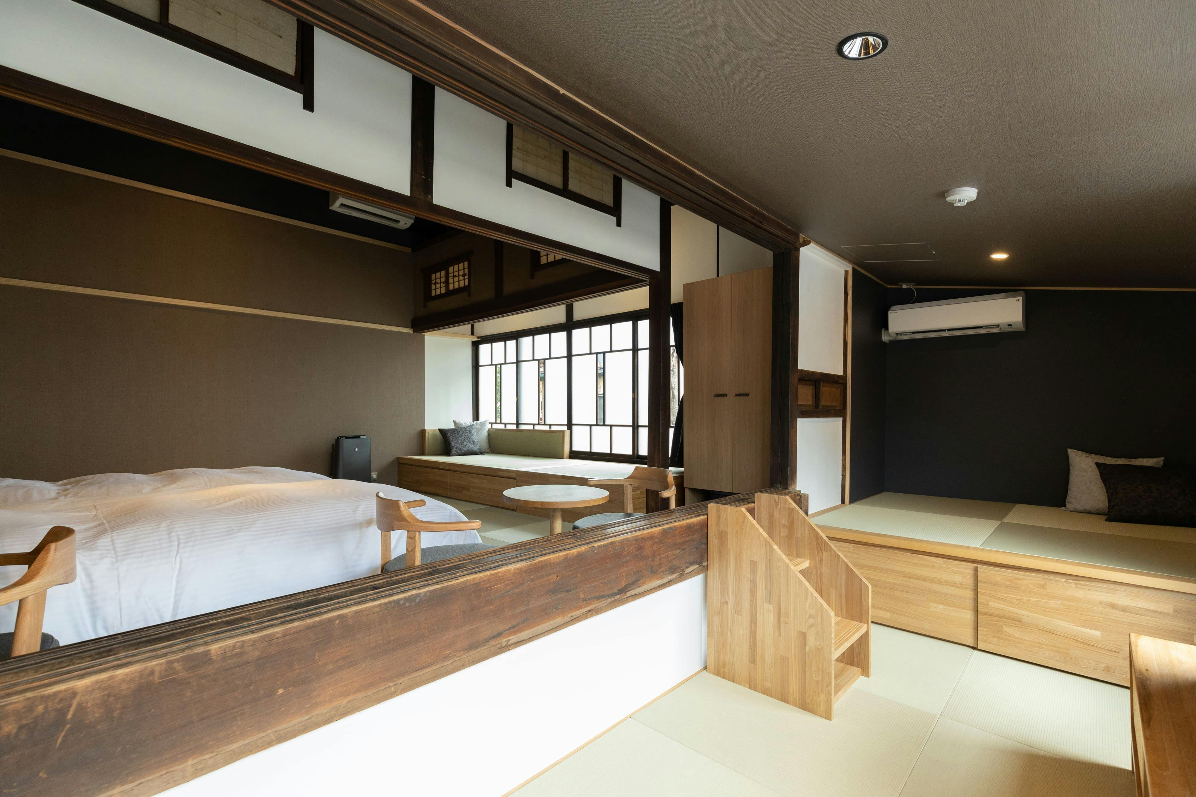 Classic & Modern SELF-STYLED HOTEL Banba Oosone