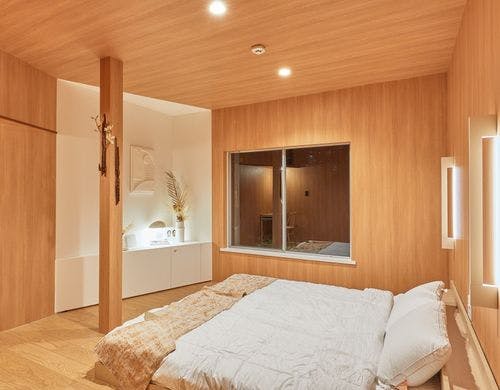 寝室　キングサイズベッド