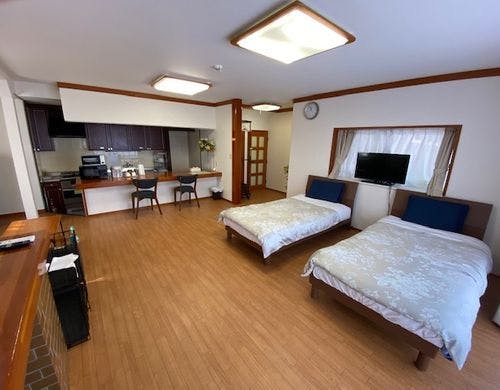 101号室 18畳の広々客室です。