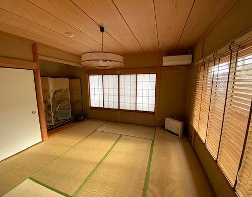 202号室 8畳の和室