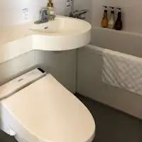ห้องน้ำในตัวภายในห้องพัก