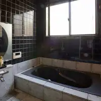 Bak mandi dalam ruangan