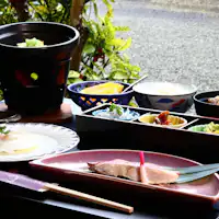 아침에 부드러운 일본식 아침 식사.