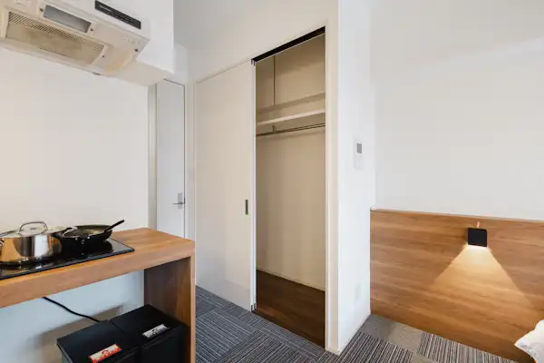 Suite Queen dengan almari pakaian