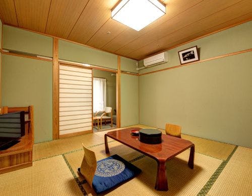 ＊和室８畳／トイレ・洗面台付付き